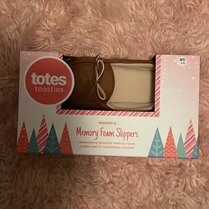 💝8 for $38💝 Totes toasties slippers